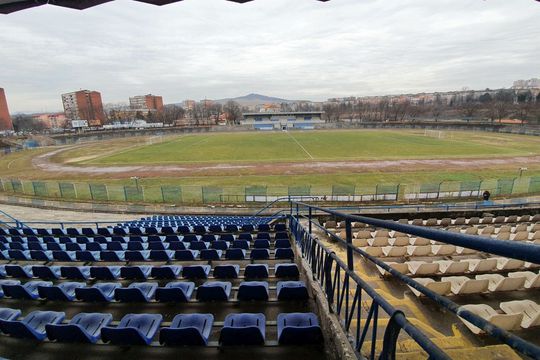 Stadionul „Michael Klein” din Hunedoara arată deplorabil în 2021, anul în care Corvinul ar trebui să sărbătorească 100 de ani de la înființare