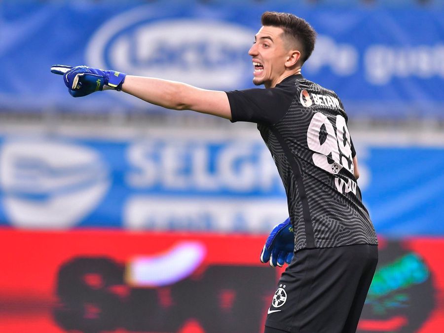 Andrei Vlad a încasat un gol caraghios în prelungirile meciului FCSB - CFR Cluj, scor 1-1 Andrei Vlad a încasat un gol caraghios în prelungirile meciului FCSB - CFR Cluj, scor 1-1