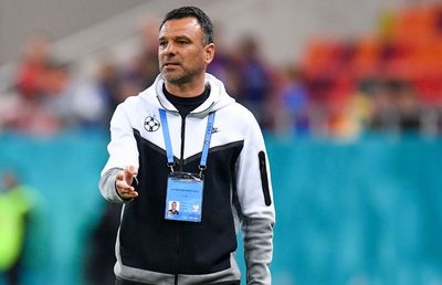 Are Toni Petrea vreun merit pentru rezultatele FCSB din ultima vreme? » „E peste mulți antrenori din ultimele sezoane” vs. „E un instructor de fitness”
