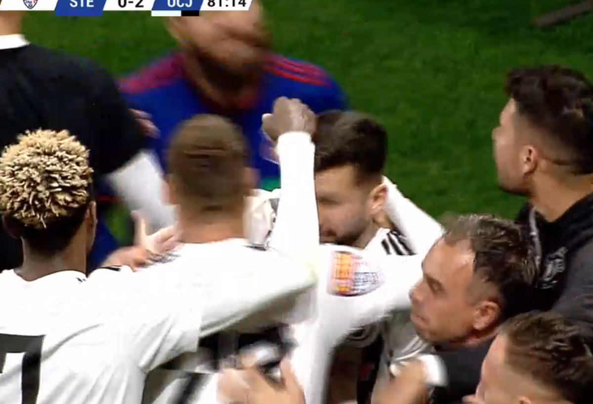 Cel mai încins moment din CSA Steaua - U Cluj: veteranul „militarilor”, eliminat