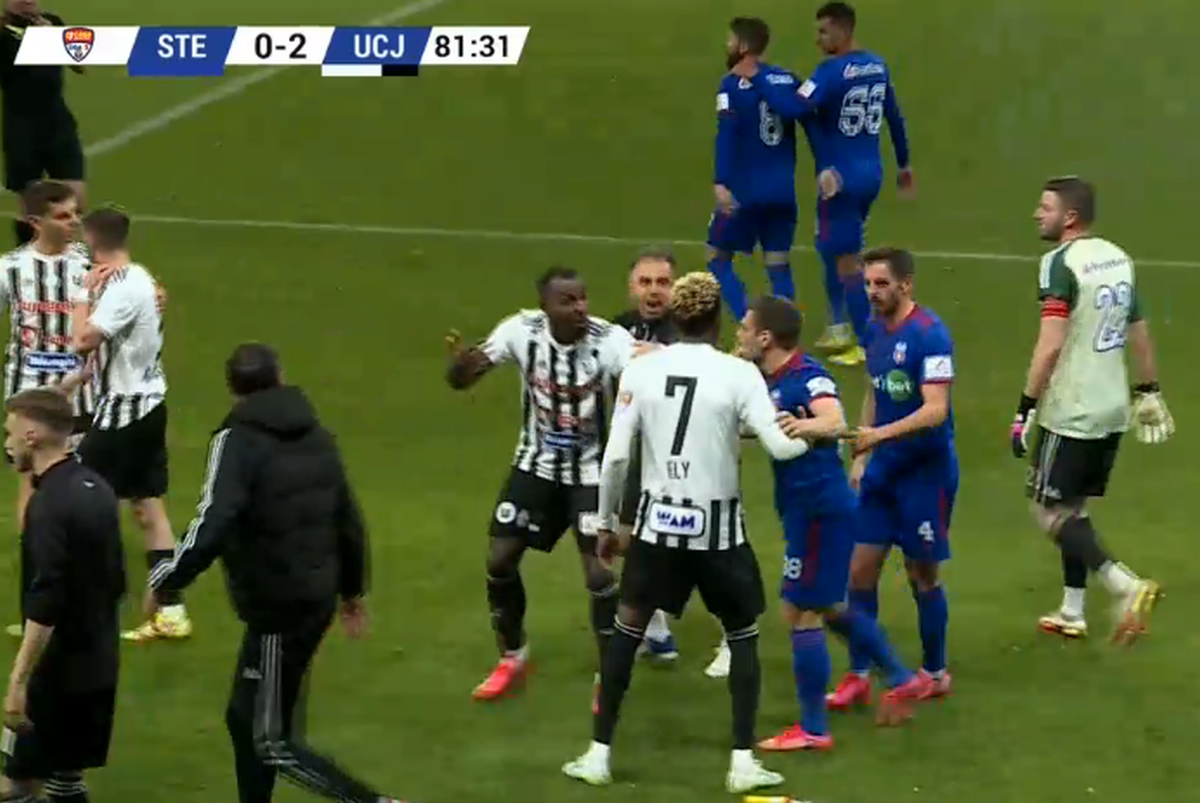 Cel mai încins moment din CSA Steaua - U Cluj: veteranul „militarilor”, eliminat