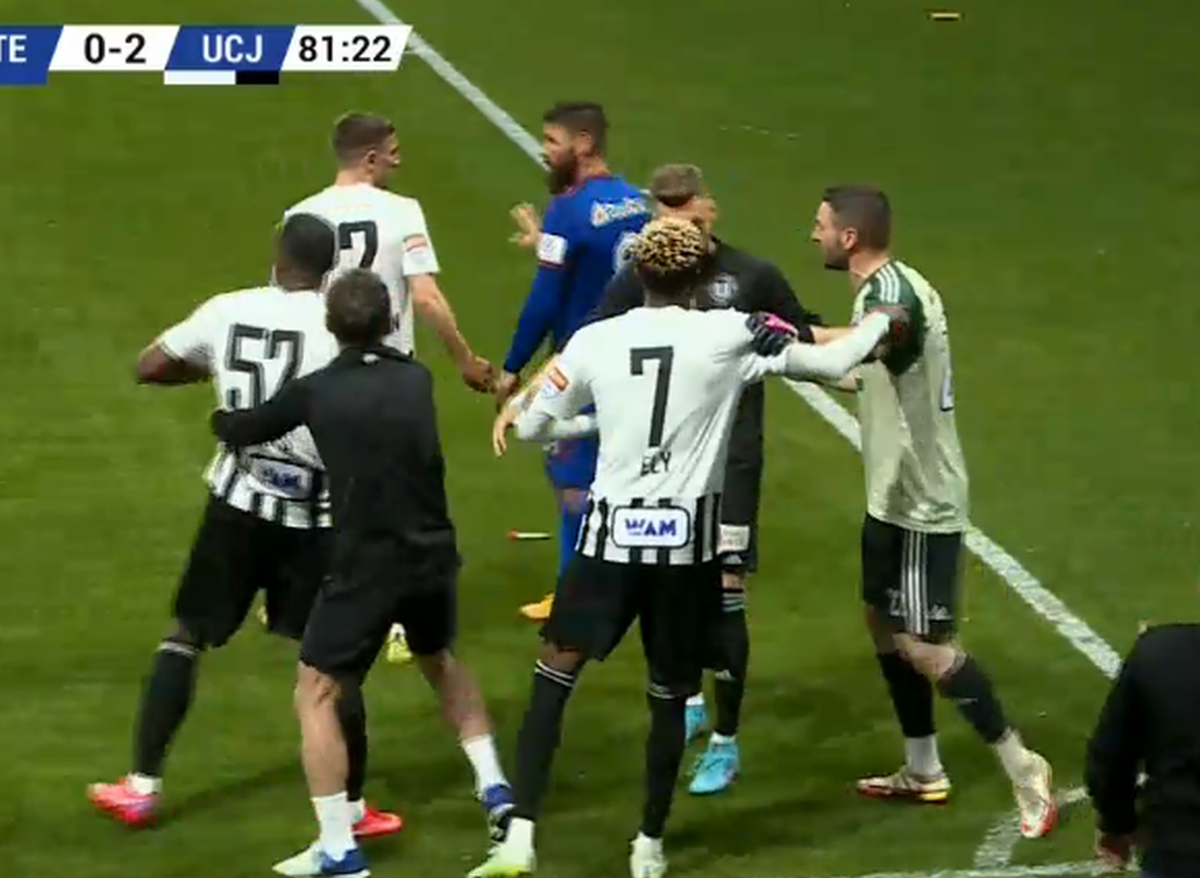 Cel mai încins moment din CSA Steaua - U Cluj: veteranul „militarilor”, eliminat