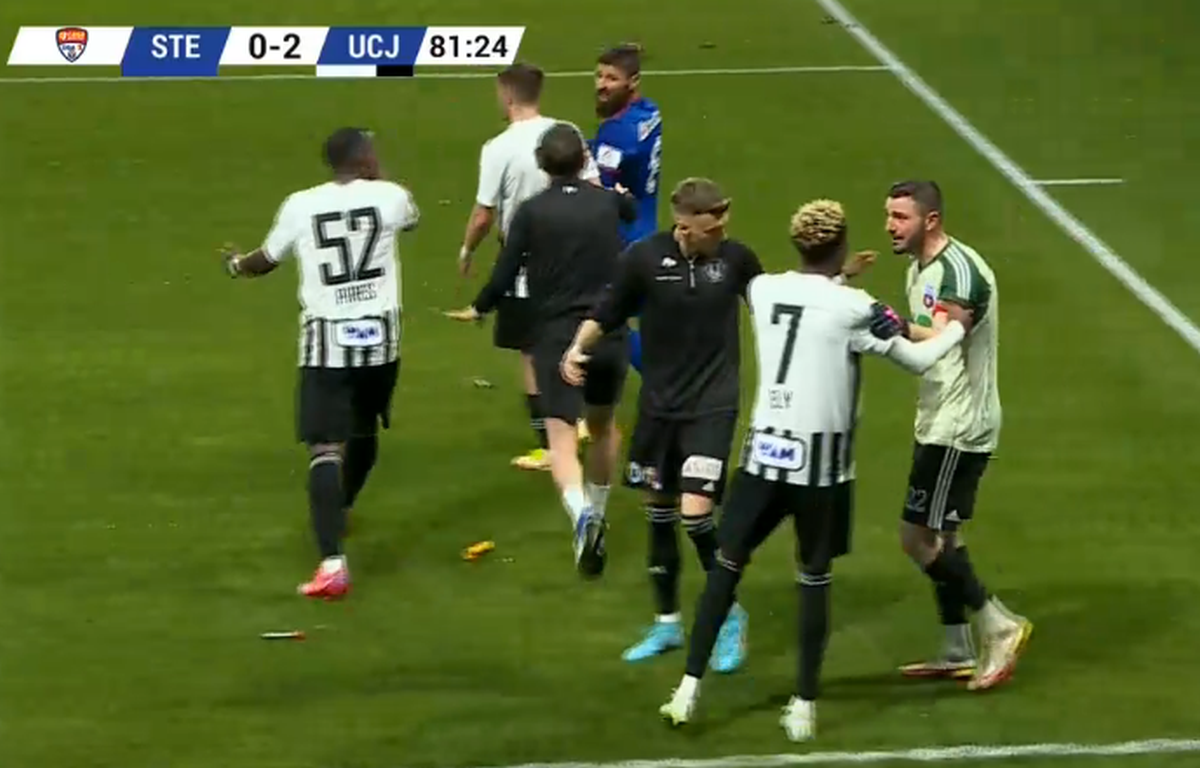 Cel mai încins moment din CSA Steaua - U Cluj: veteranul „militarilor”, eliminat