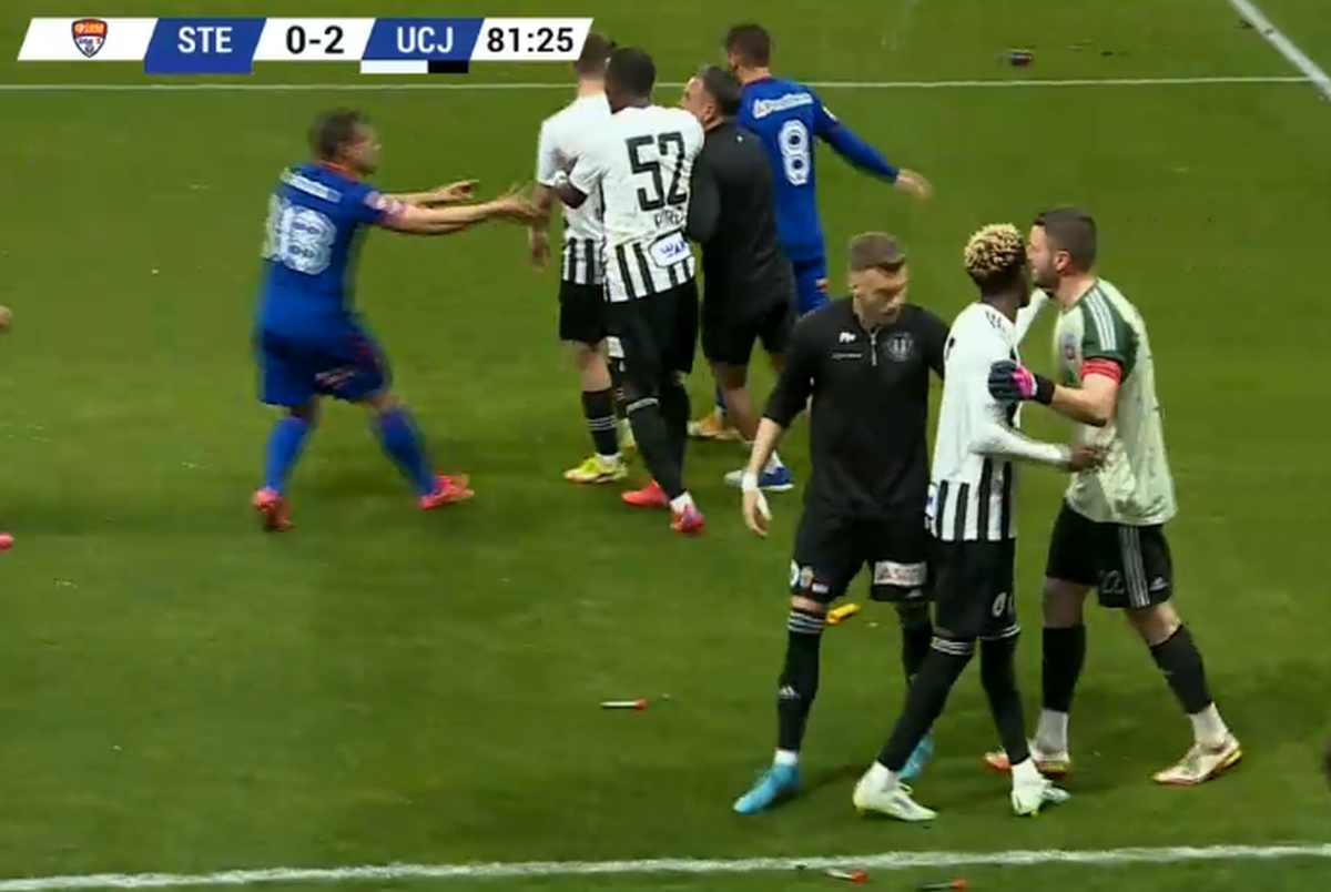 Cel mai încins moment din CSA Steaua - U Cluj: veteranul „militarilor”, eliminat