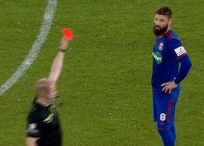 Cel mai încins moment din CSA Steaua - U Cluj: veteranul „militarilor”, eliminat