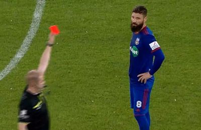 Cel mai încins moment din CSA Steaua - U Cluj: veteranul „militarilor”, eliminat