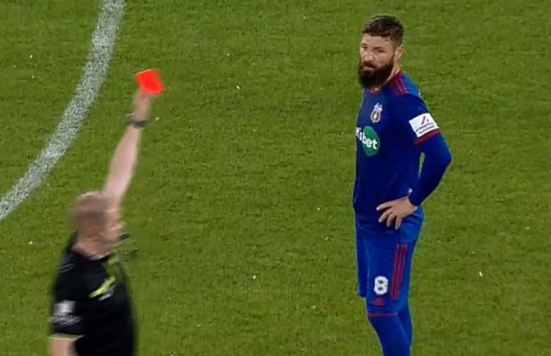 Cel mai încins moment din CSA Steaua - U Cluj: veteranul „militarilor”, eliminat