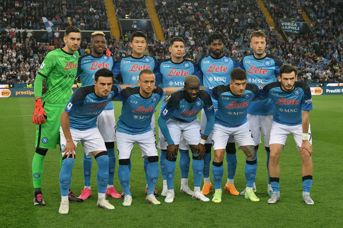 Udinese - Napoli 1-1 » Pentru D10S! Nebunie pe străzile din Napoli. Echipa la care Maradona a scris istorie e din nou campioană în Italia, după 33 de ani
