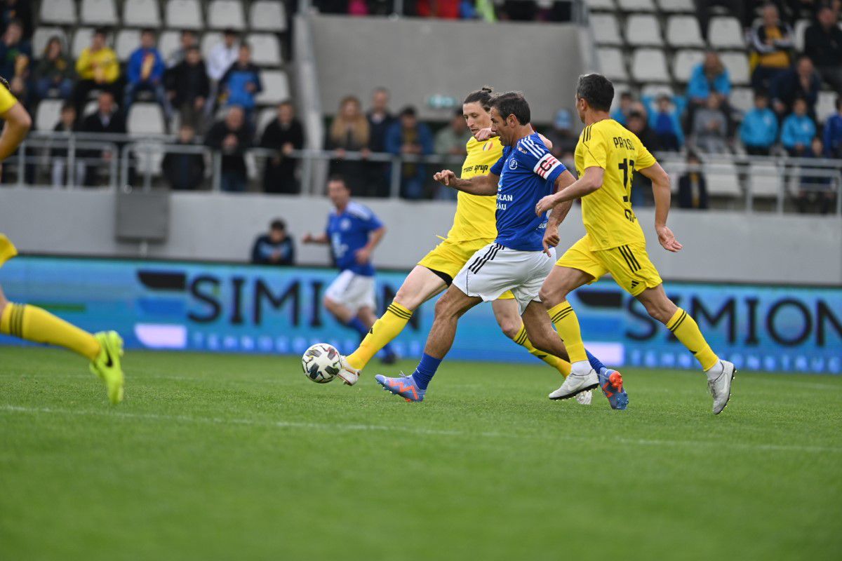 Nicolae Dică, fază serii în „Gala Mihai Neșu”: l-a ridiculizat pe Elias Charalambous » Reacția antrenorului FCSB