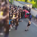 Ultrașii lui PSG s-au strâns în fața casei lui Neymar (31 de ani) și i-au cerut brazilianului să plece de la echipă.