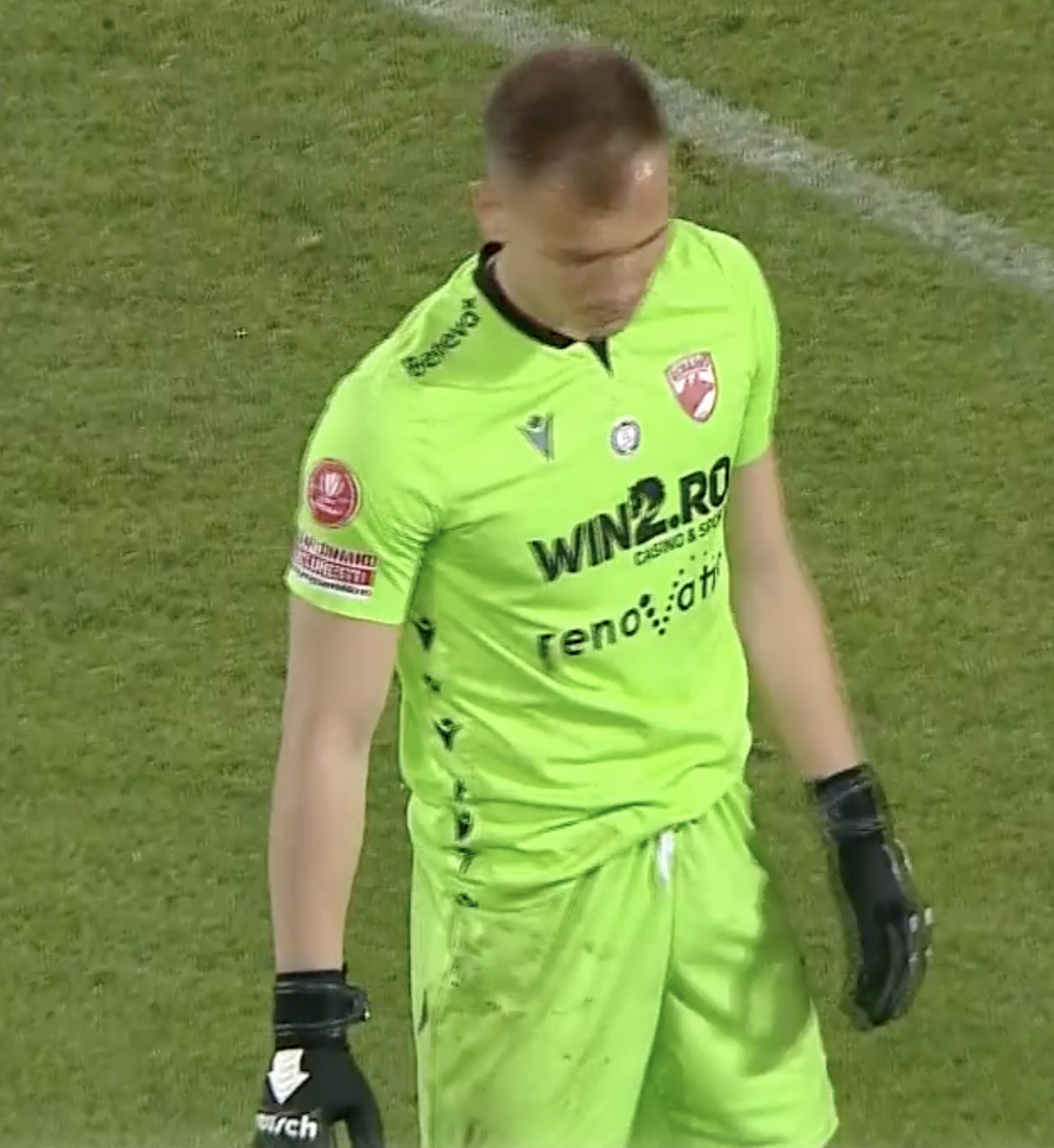 Gafă uriașă  în U Cluj - Dinamo! Fanilor nu le-a venit să creadă când au văzut ce a făcut Golubovic