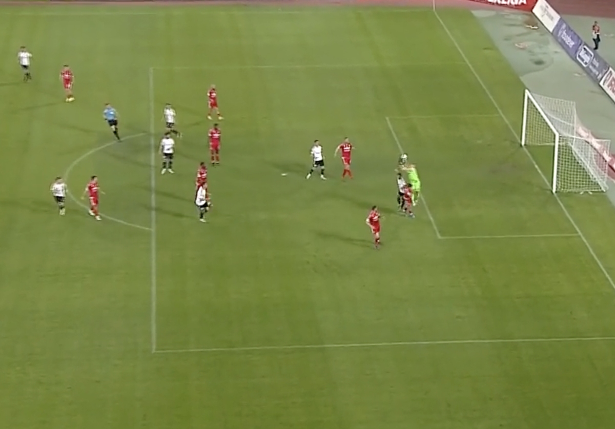 Gafă uriașă  în U Cluj - Dinamo! Fanilor nu le-a venit să creadă când au văzut ce a făcut Golubovic