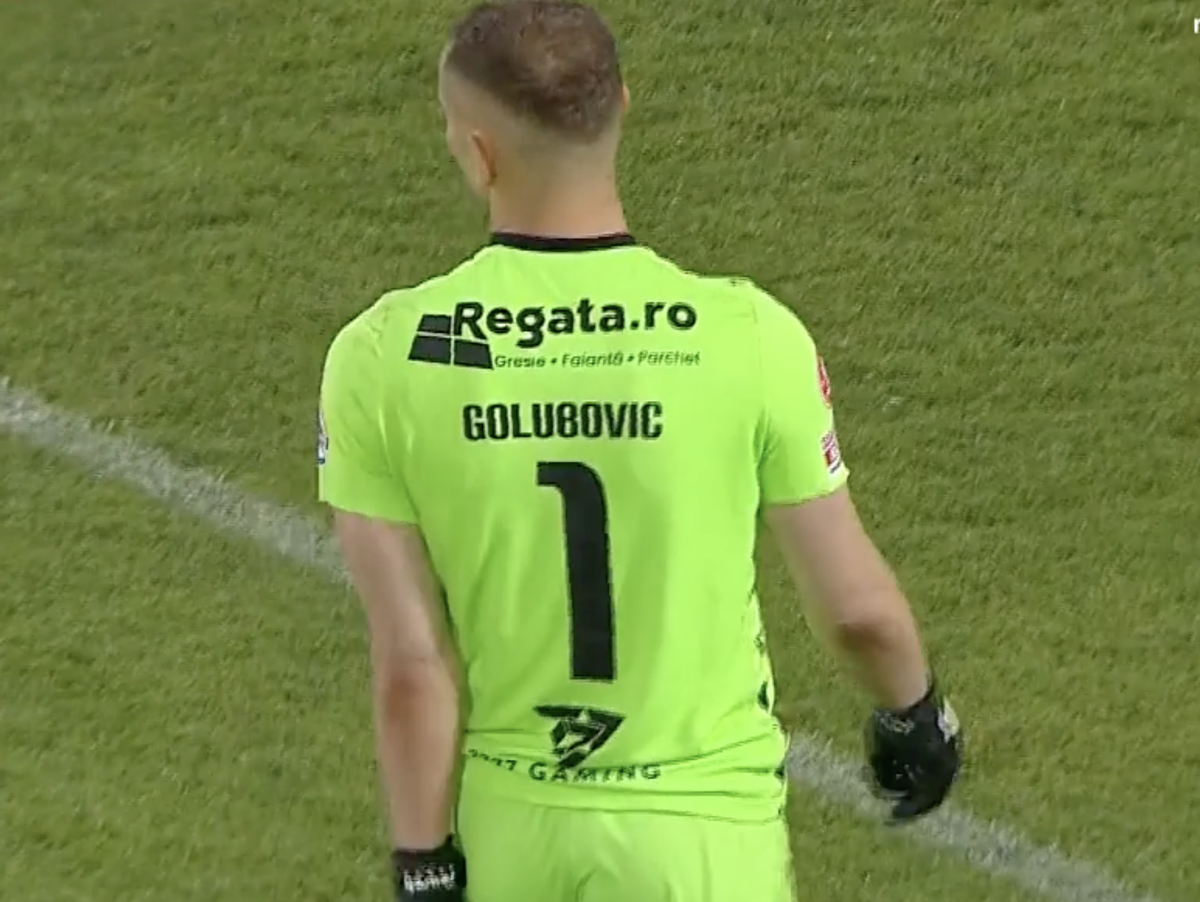 Gafă uriașă  în U Cluj - Dinamo! Fanilor nu le-a venit să creadă când au văzut ce a făcut Golubovic