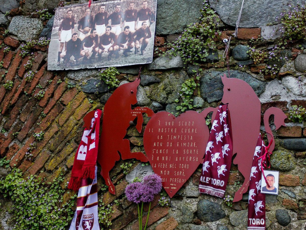 75 de ani de la tragedia tulburătoare din Italia » Marea echipă din anii' 40 a dispărut într-un accident aviatic. La bord se afla antrenorul născut în România