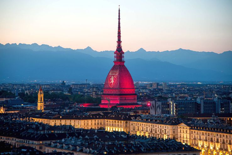 Omagiile aduse de-a lungul timpului în amintirea Invincibilor lui Grande Toro / Sursă foto: Imago Image