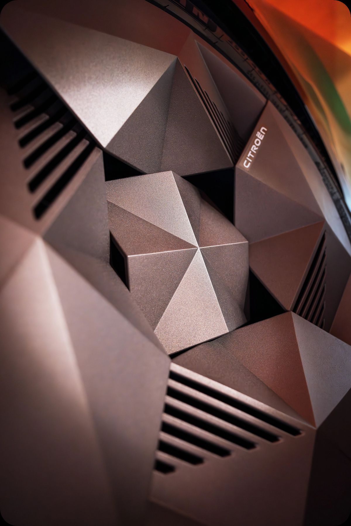 Mașina apreciată de români a lansat noul model! Are botul mult mai ascuțit și e mai ieftină decât „fratele” de la Peugeot