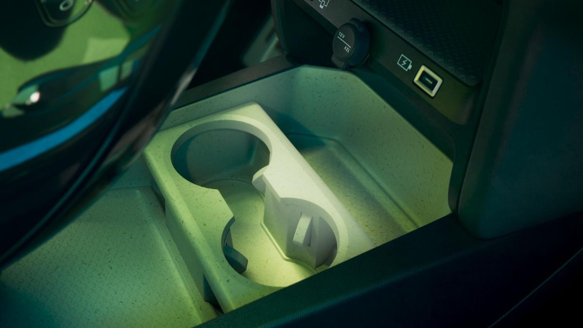 Mașina apreciată de români a lansat noul model! Are botul mult mai ascuțit și e mai ieftină decât „fratele” de la Peugeot