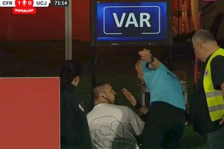Motivul incredibil pentru care s-a defectat sistemul VAR la CFR Cluj - U Cluj » FRF a dat explicațiile: „Incidentul a compromis conexiunea”