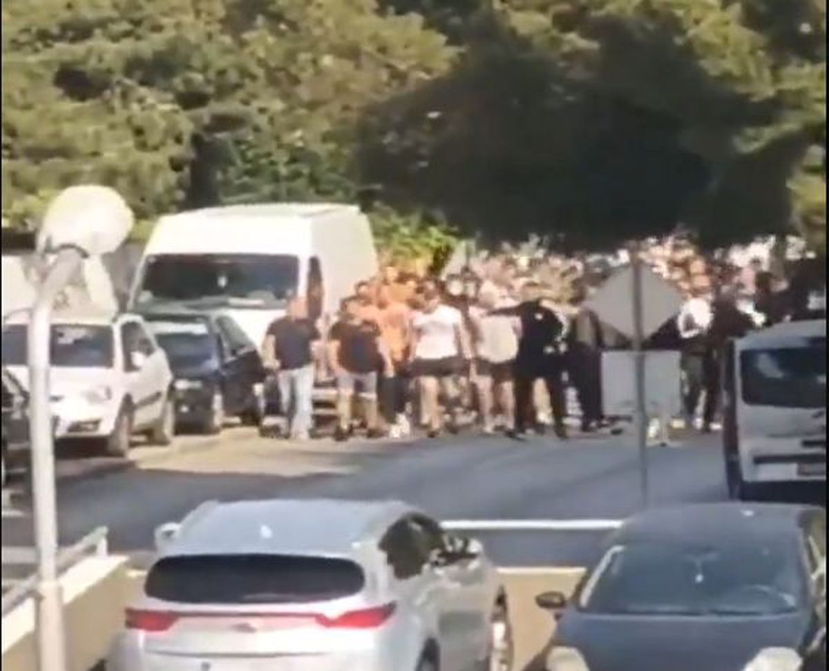 Bătaie în toată regula înainte de derby » 160 de suporteri au fost arestați, mai mulți polițiști răniți