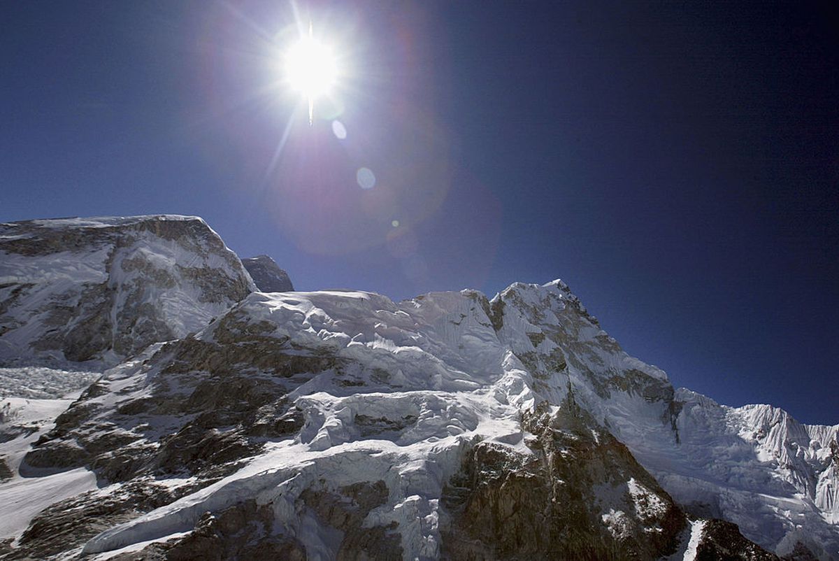 Nepalul schimbă regulile pentru expedițiile pe Everest » Cât trebuie să plătească străinii și o nouă condiție majoră: toate companiile o contestă