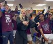 Sărbătoare neașteptată la promovarea în Premier League! Celebra cântăreață a susținut un concert pe teren, apoi a mers cu jucătorii în vestiar