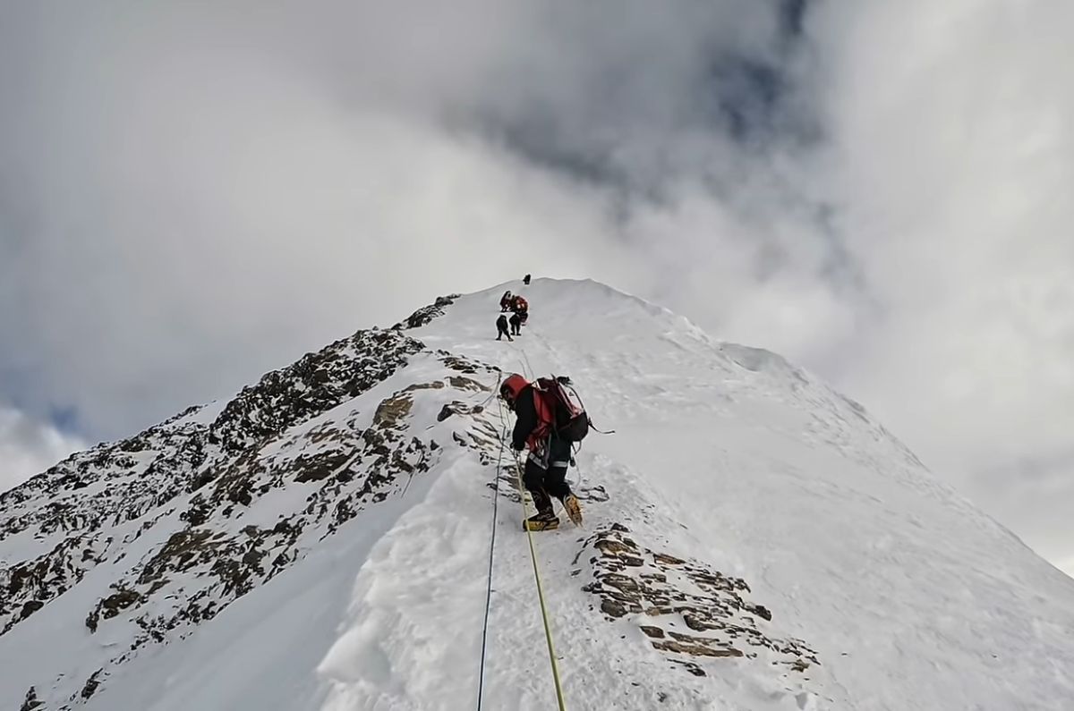 Nepalul schimbă regulile pentru expedițiile pe Everest » Cât trebuie să plătească străinii și o nouă condiție majoră: toate companiile o contestă