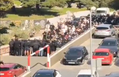 Bătaie în toată regula înainte de derby » 160 de suporteri au fost arestați, mai mulți polițiști răniți