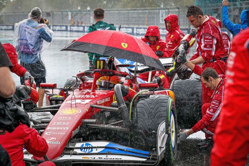 Lewis Hamilton a criticat din nou mașina Ferrari: „Avem probleme mari. Și să intrăm în Q3 e greu”
