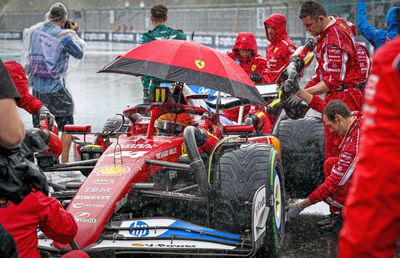 Lewis Hamilton a criticat din nou mașina Ferrari: „Avem probleme mari. Și să intrăm în Q3 e greu”