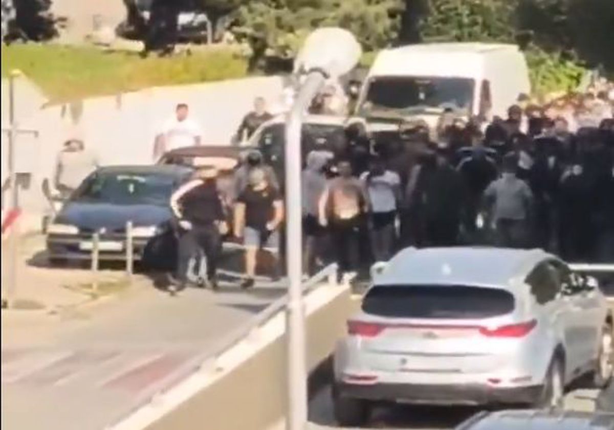 Bătaie în toată regula înainte de derby » 160 de suporteri au fost arestați, mai mulți polițiști răniți