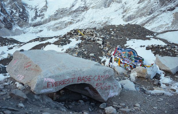 Nepalul schimbă regulile pentru expedițiile pe Everest » Cât trebuie să plătească străinii și o nouă condiție majoră: toate companiile o contestă
