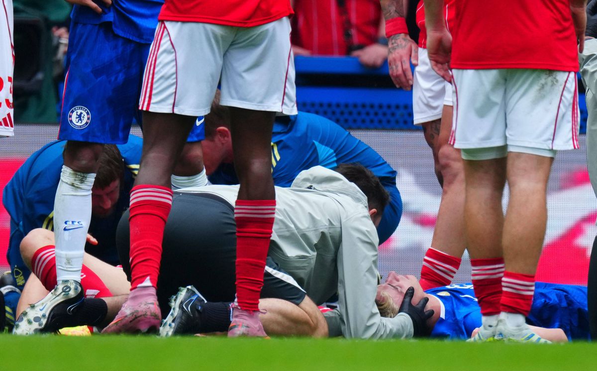 Panică în Premier League! Debutantul lui Chelsea a primit oxigen pe teren după o accidentare horror