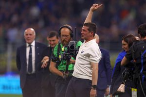 Unde „a dispărut” Cristi Chivu imediat după ce a luat titlul: „Am câteva vicii, îmi cer scuze pentru asta”