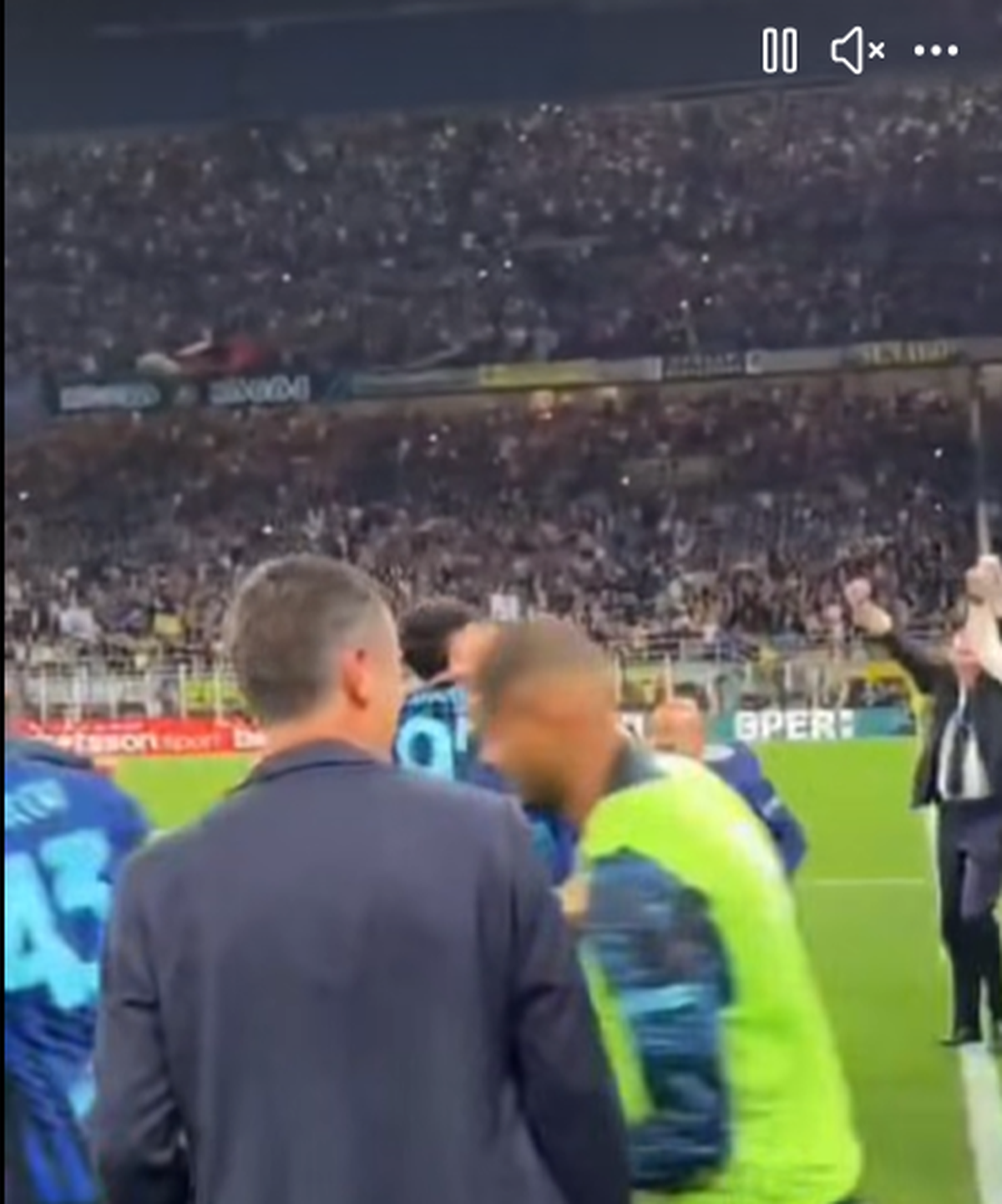 Îmbrățișarea lui Calhanoglu cu Cristi Chivu