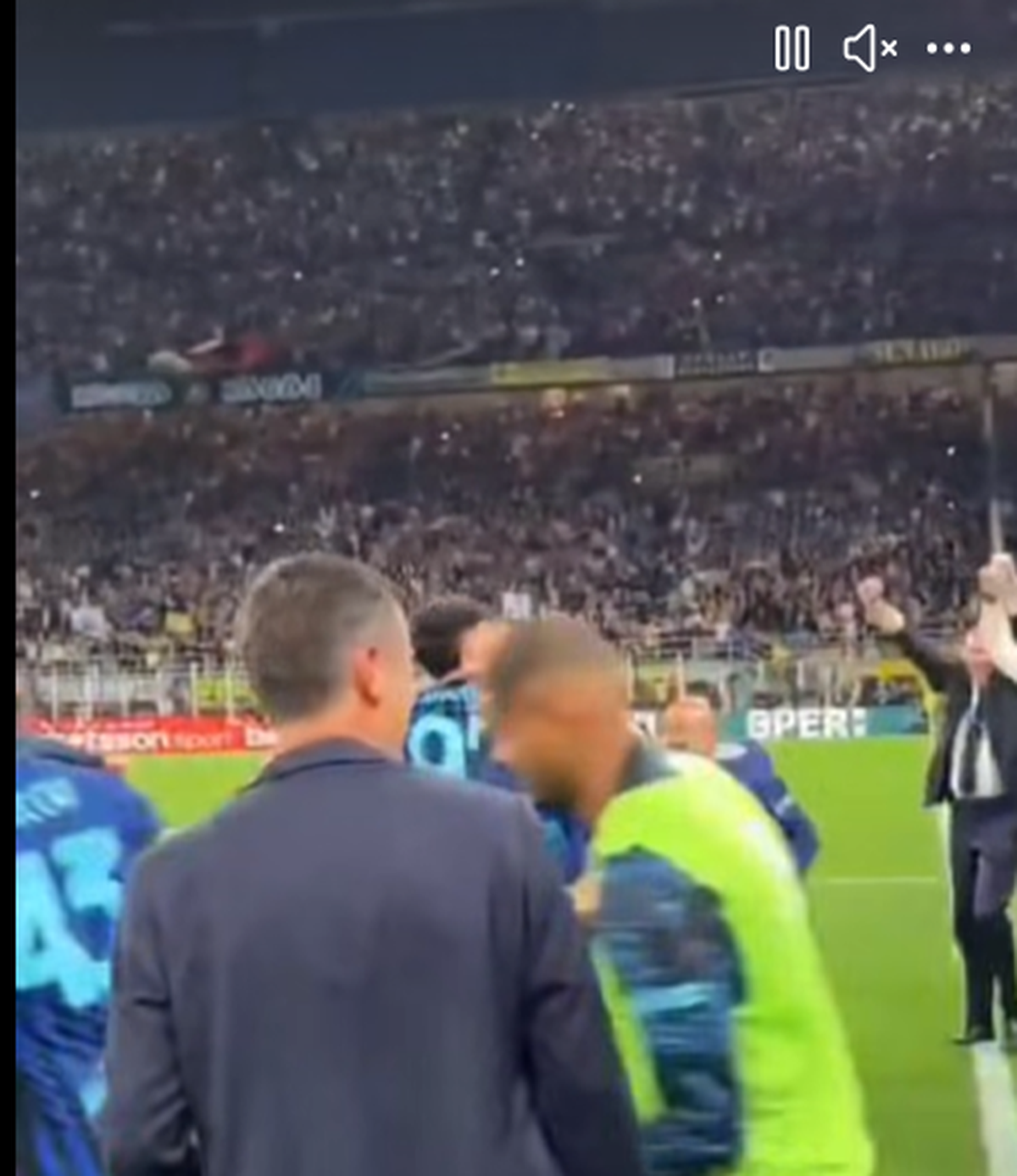 Îmbrățișarea lui Calhanoglu cu Cristi Chivu