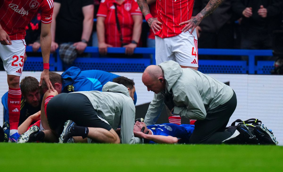 Panică în Premier League! Debutantul lui Chelsea a primit oxigen pe teren după o accidentare horror