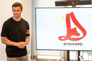 Fanii dinamoviști au împânzit internetul cu variante de sigle după ce Andrei Nicolescu a anunțat schimbarea de la 1 iulie: „Până și ChatGPT le face mai bine”