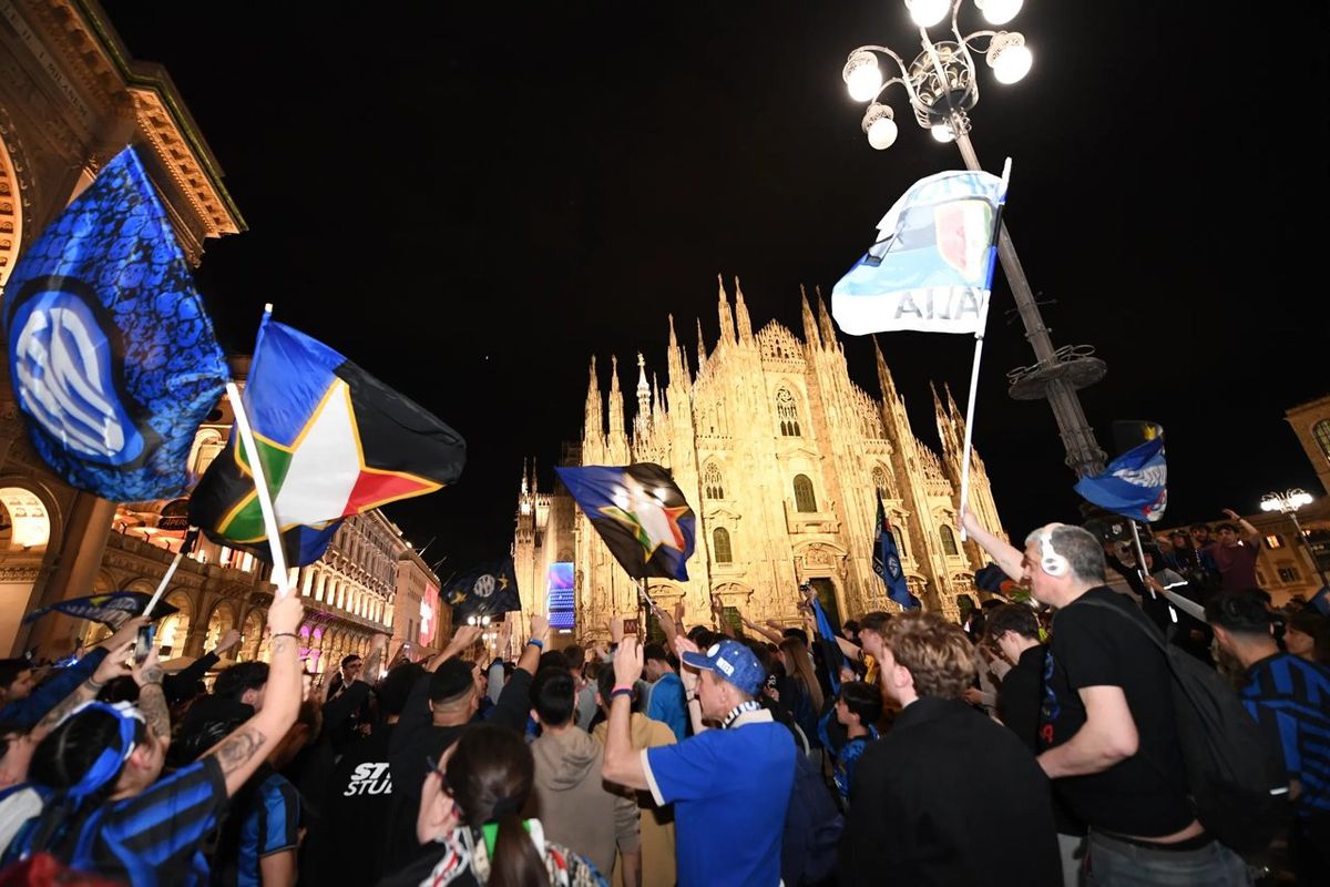 Imagini din Piazza Duomo, după ce Inter a câștigat titlul // foto: X