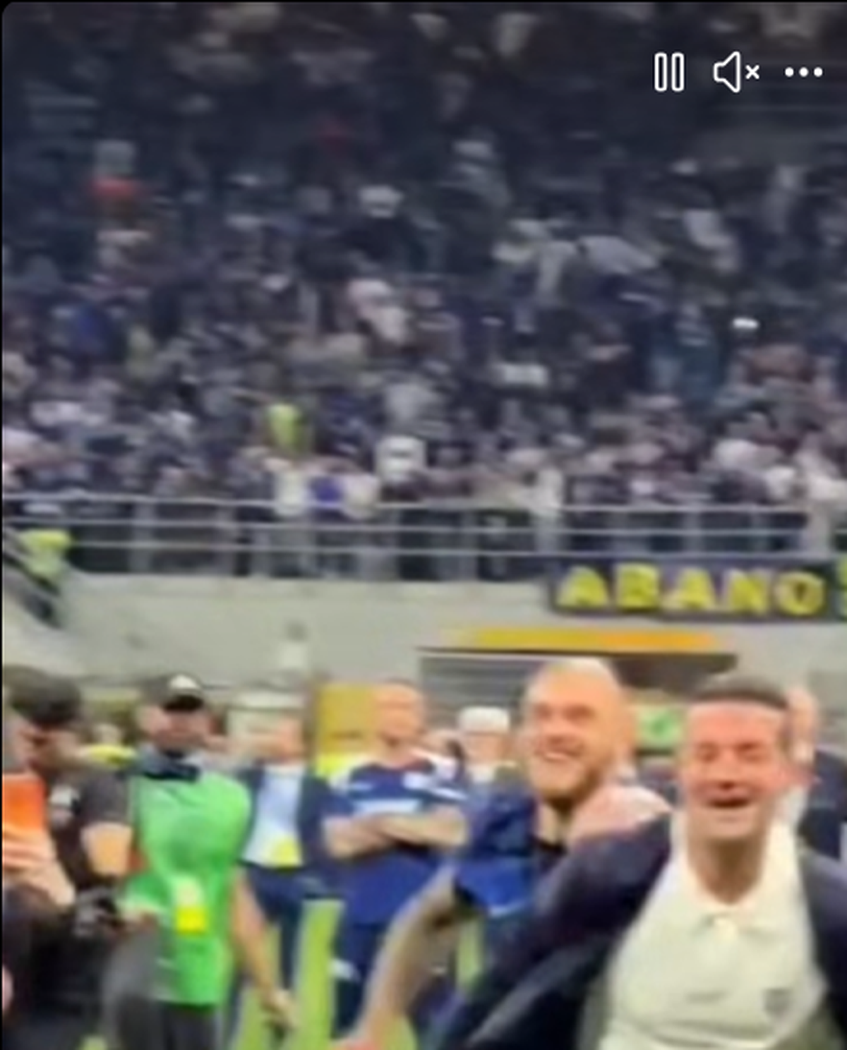 Îmbrățișarea lui Calhanoglu cu Cristi Chivu