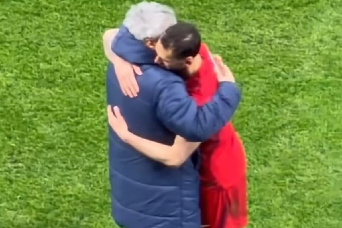 Îmbrățișarea lui Calhanoglu cu Cristi Chivu