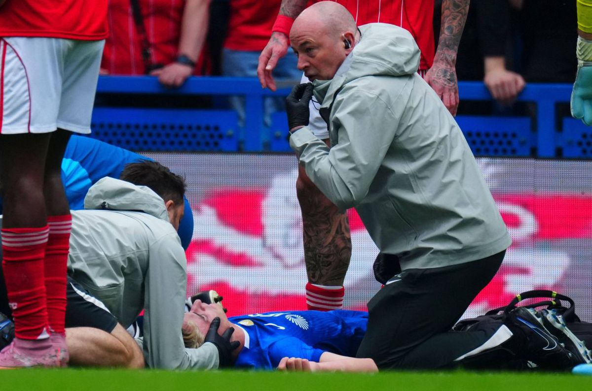 Panică în Premier League! Debutantul lui Chelsea a primit oxigen pe teren după o accidentare horror