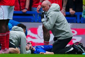 Panică în Premier League! Debutantul lui Chelsea a primit oxigen pe teren după o accidentare horror