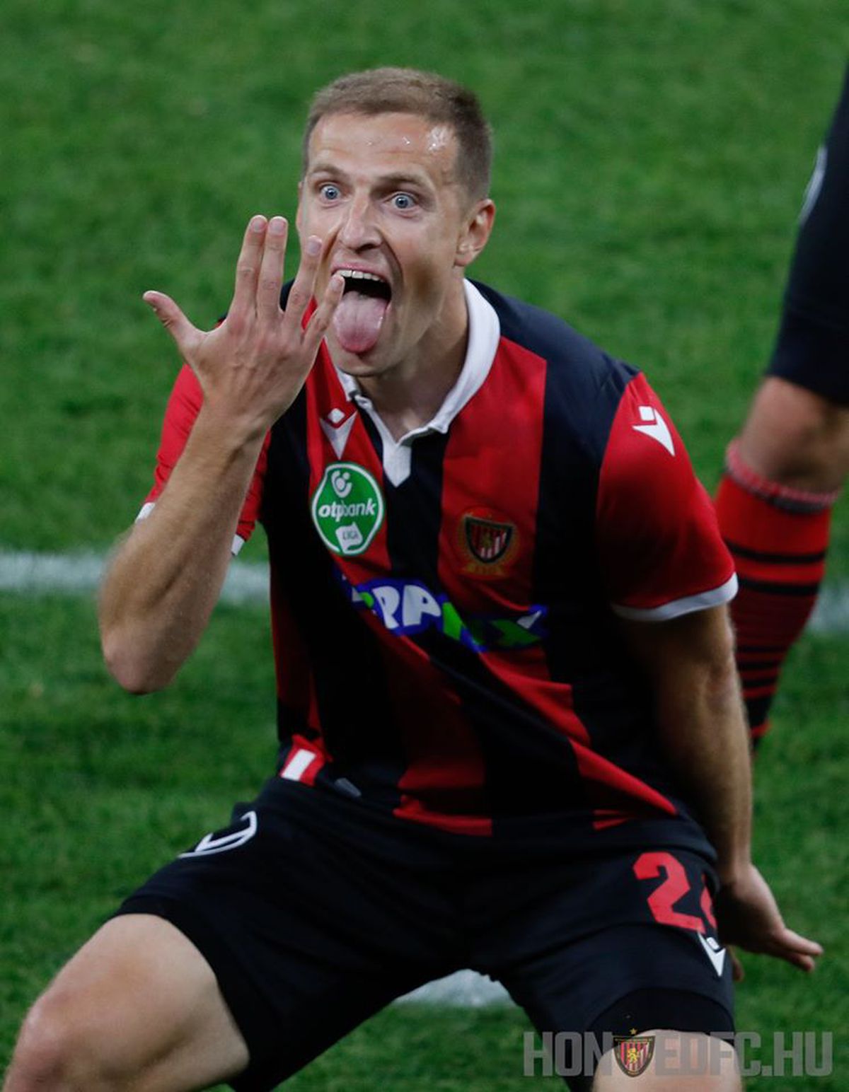 VIDEO + FOTO Au uitat de pandemie! În Ungaria, jucătorii lui Honved s-au bucurat cu fanii pentru Cupă