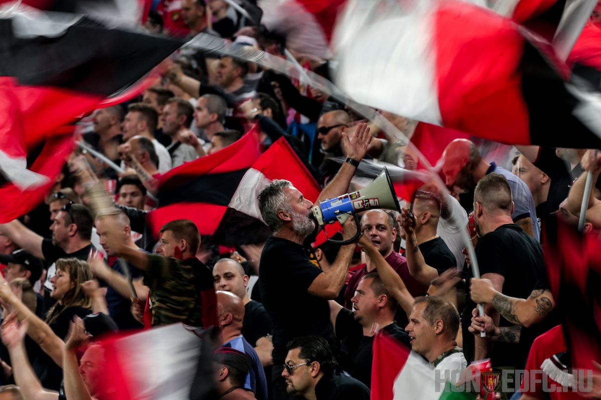 VIDEO + FOTO Au uitat de pandemie! În Ungaria, jucătorii lui Honved s-au bucurat cu fanii pentru Cupă