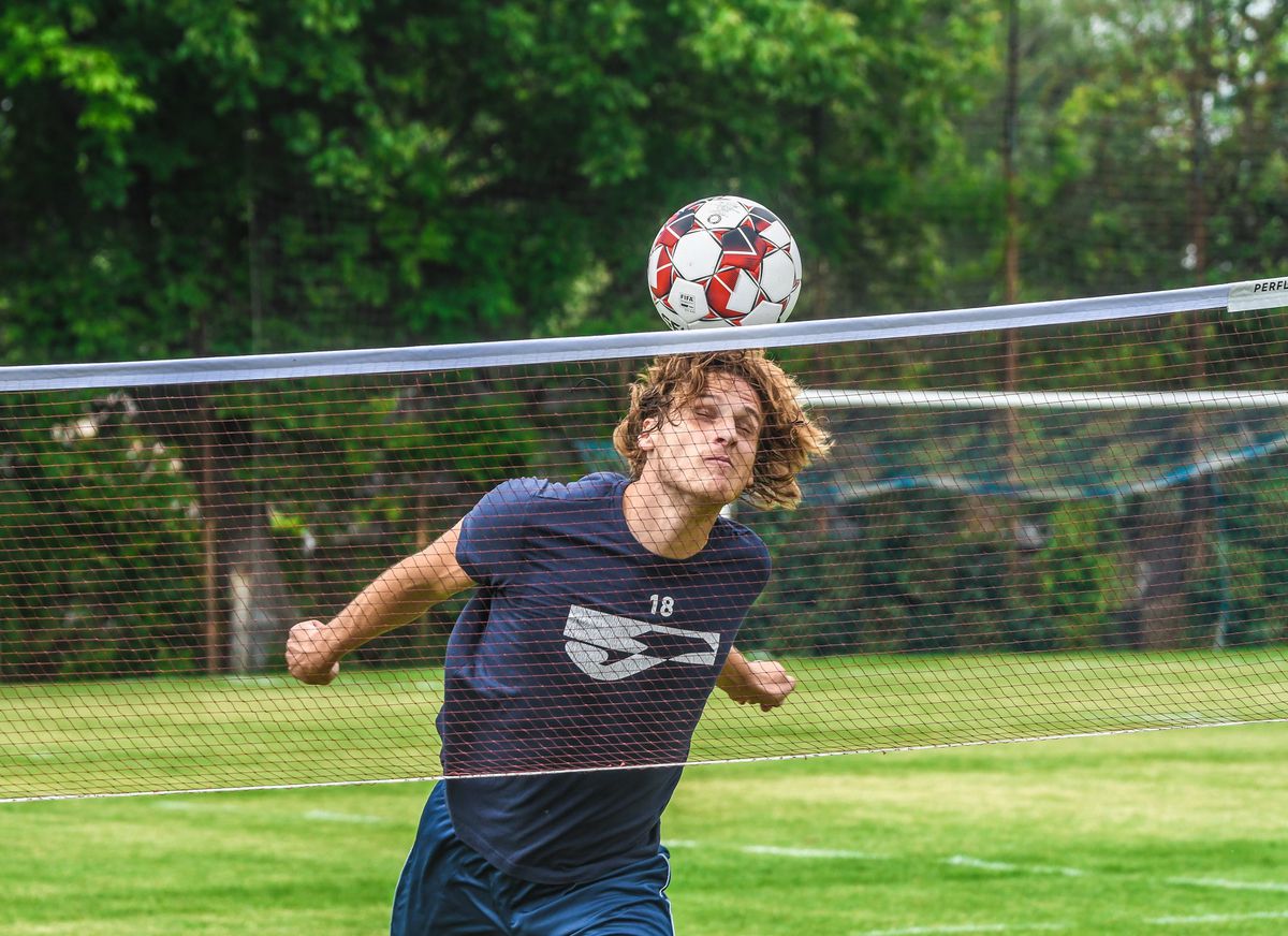 DINAMO. Mircea Rednic se ia Ionuț Negoiță: „Am dat prime de 70.000 de euro la Dinamo!”