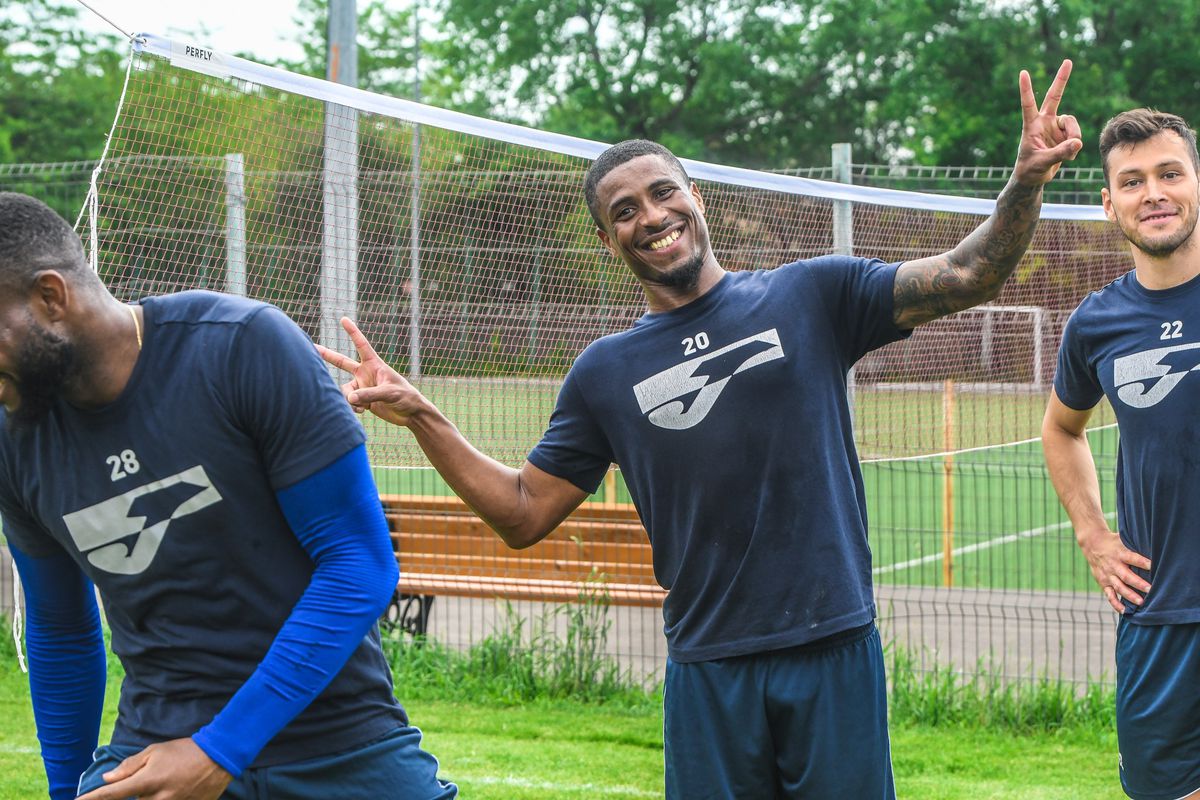 DINAMO. Mircea Rednic se ia Ionuț Negoiță: „Am dat prime de 70.000 de euro la Dinamo!”