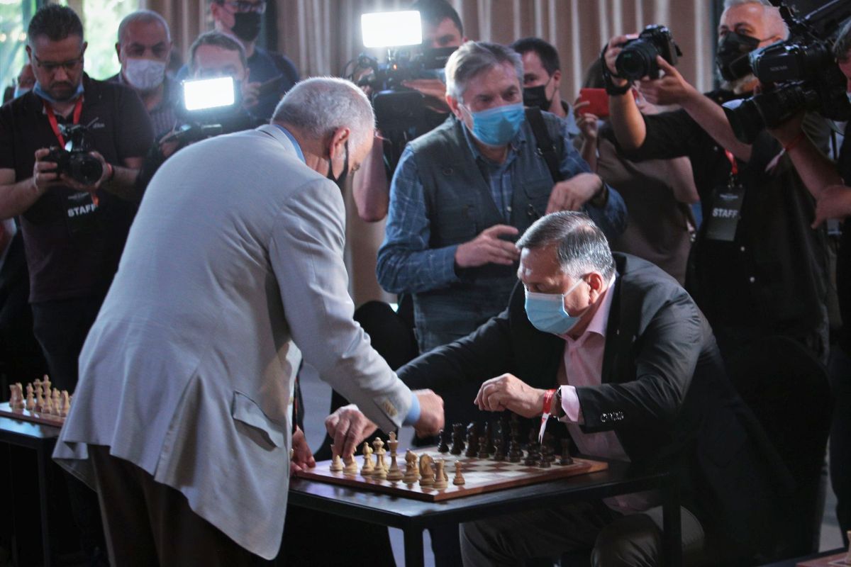 „Confruntare” inedită la Superbet Chess Classic Romania: legendarul Garry Kasparov, față-n față cu Ion Crăciunescu