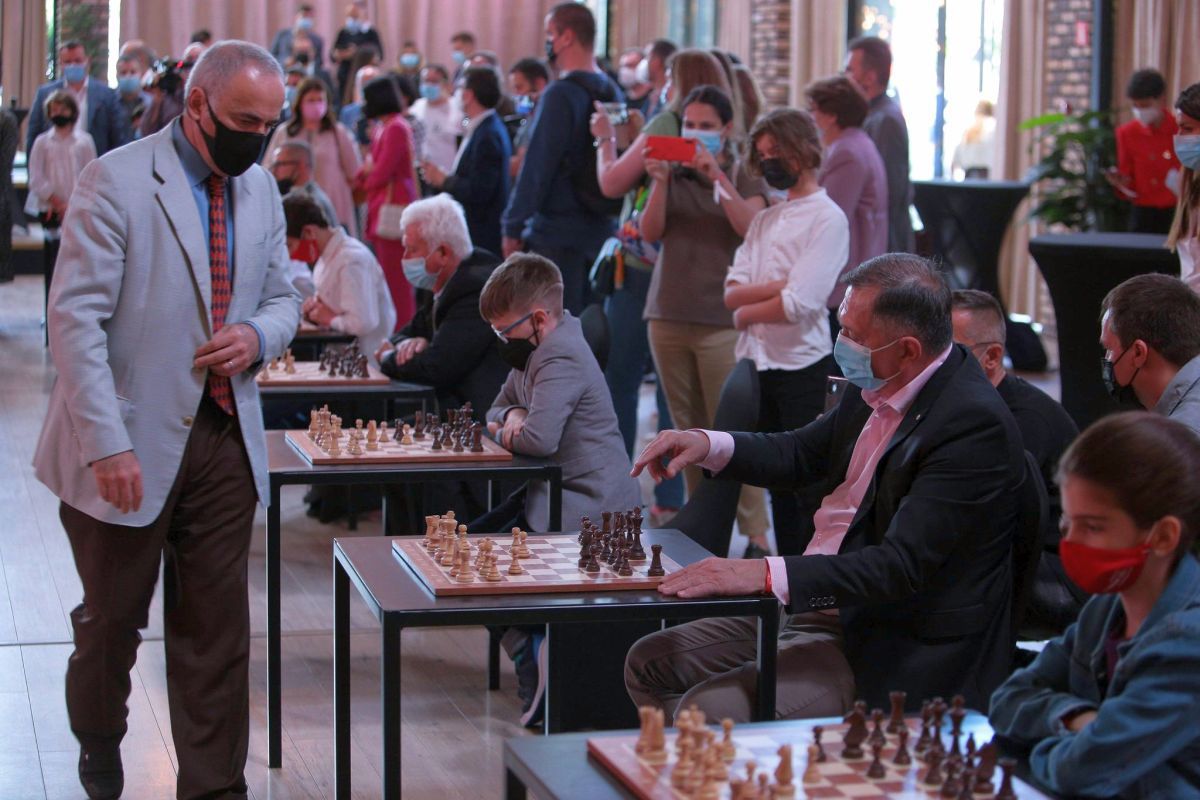 „Confruntare” inedită la Superbet Chess Classic Romania: legendarul Garry Kasparov, față-n față cu Ion Crăciunescu