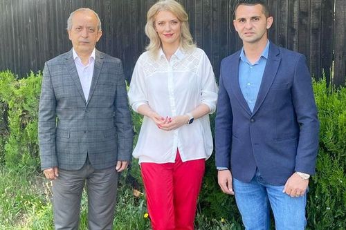 Alina Gorghiu, președintele PNL Argeș, cu Iulian Călin la dreapta // foto: Facebook @ Alina Gorghiu
