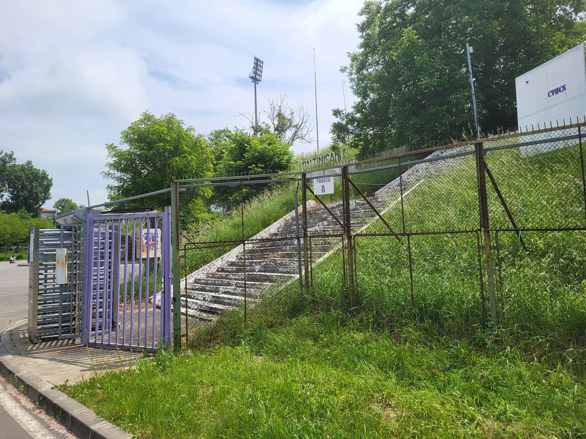 Stadionul „Dan Păltinișanu”, un monument al degradării